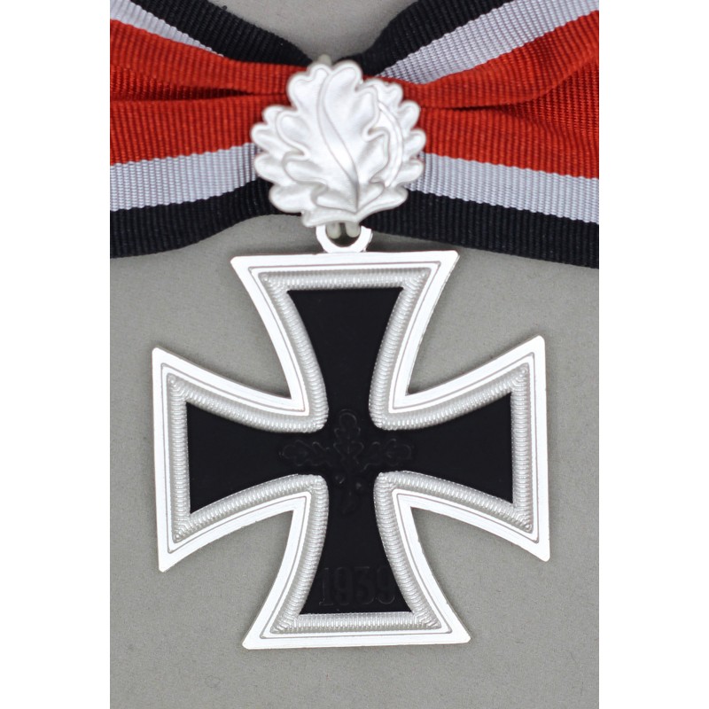 Ritter Eisernes Kreuz 1957 mit 50 cm langem Band und Eichenlaubabzeichen