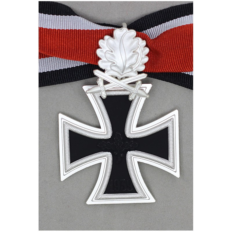 Ritter Eisernes Kreuz 1957 mit Band 50 cm lang und Eichenlaub und Schwerter Abzeichen