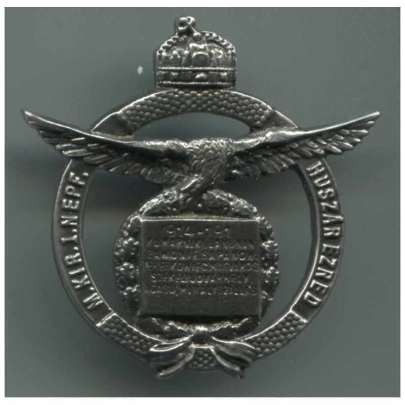 Distintivo reggimentale ussari con la scritta  M.KIR.1.NEPF. Huszar EZRED. Dimensioni:45x45 mm