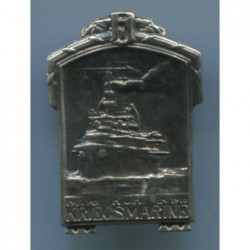 Kriegsmarine badge 19141916. Dimensions: 24x35 mm