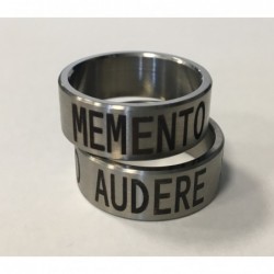 Anello in acciaio anallergico con incisione a laser memento audere semper euro 10. Misure 19mm 20mm 22mm 26mm 30mm 32mm 34mm