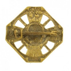  1916. Backside pin. Finish: brassed and antiquated. Dimensions: 30x30 mm